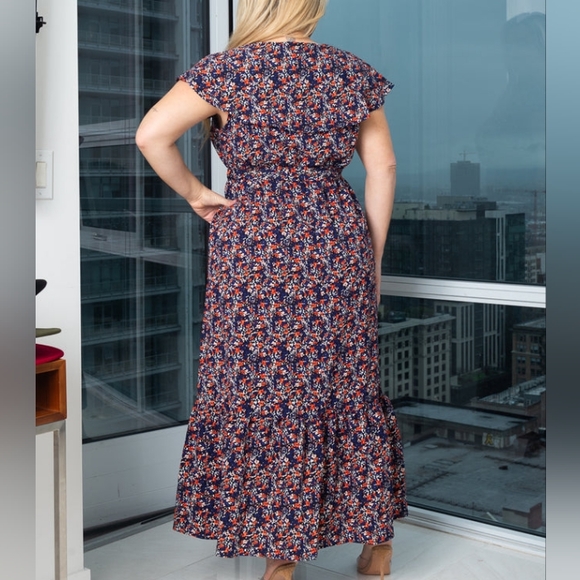 Gorgeous plus Size Short sleeve floral maxi dress w belt. - Picture 3 of 3